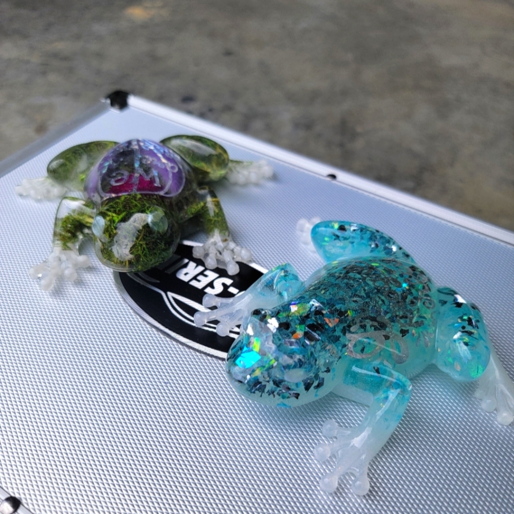 Resin Epoxy Artisan Frog with Quote Paperweight Gift Home Decor Piece - Picture 3 of 16